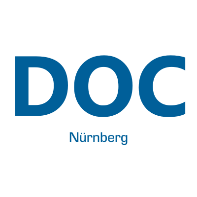 blauer Schriftzug DOC Nürnberg auf weißem Grund