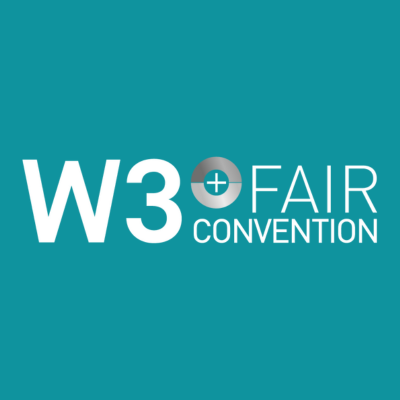 weißer Schriftzug W3+ Fair Convention auf petrol farbenem Grund